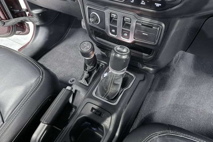 Jeep Wrangler 2.0 Turbo 272 KM RUBICON 80th Reduktor 4x4 Full LED Keyless zdjęcie 20