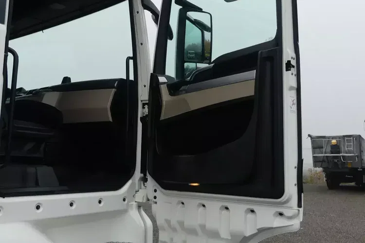MAN TGX 26.460 / ZESTAW PRZEJAZDOWY / WINDA / KLIMA POSTOJOWA / zdjęcie 31