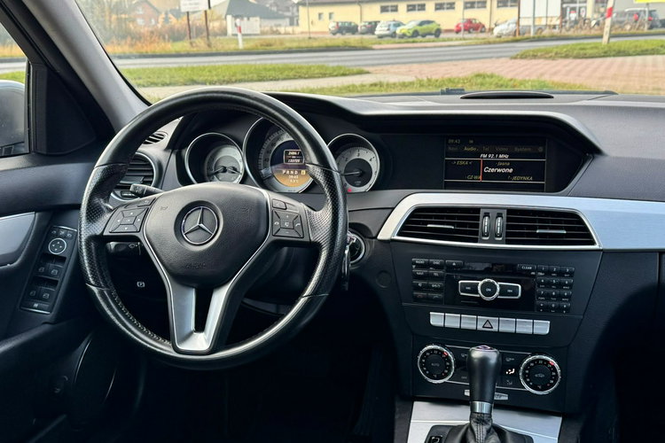 Mercedes C 180 Automat Diesel Niski Przebieg zdjęcie 19