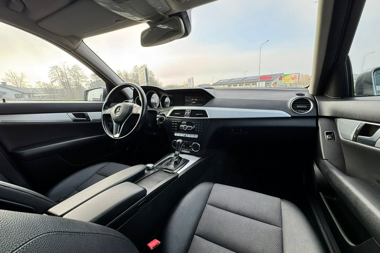 Mercedes C 180 Automat Diesel Niski Przebieg zdjęcie 26