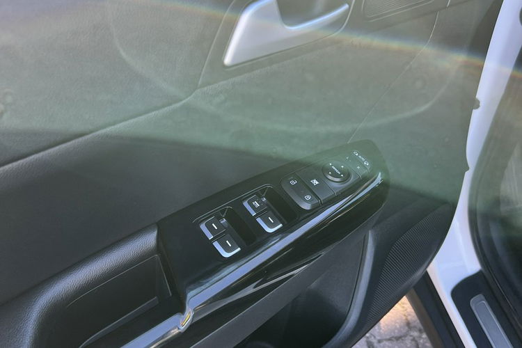 Kia Sportage Zadbana, dobrze wyposażona zdjęcie 16