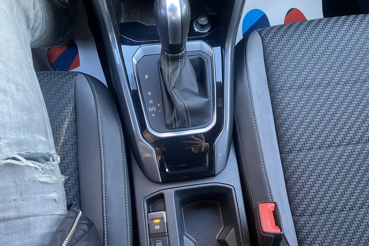 Volkswagen T-Roc R-Line 1.5tsi automat 150 KM polski salon bezwypadkowy max wersja gwar zdjęcie 41