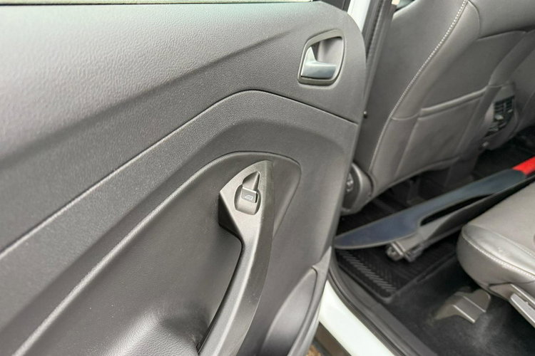 Ford Kuga 2019 Facelift Titanium 1.5 EcoBoost AWD 4x4175KM Automat zdjęcie 15