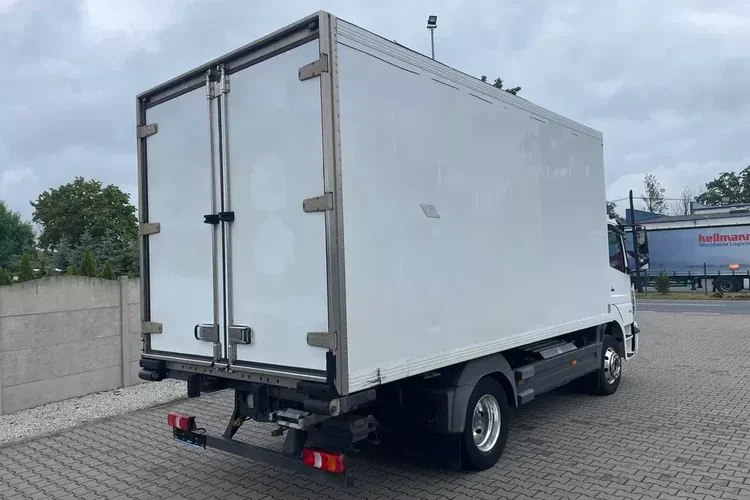 Mercedes ATEGO 1227 CHŁODNIA HAKOWA / HAKÓWKA zdjęcie 5