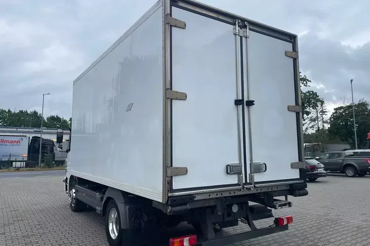 Mercedes ATEGO 1227 CHŁODNIA HAKOWA / HAKÓWKA zdjęcie 6