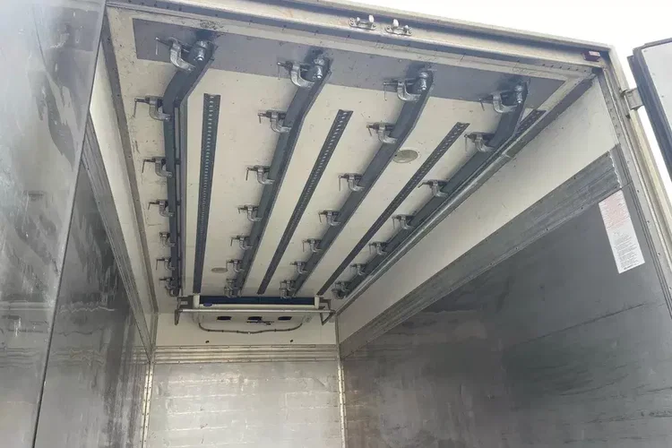 Mercedes ATEGO 1227 CHŁODNIA HAKOWA / HAKÓWKA zdjęcie 8