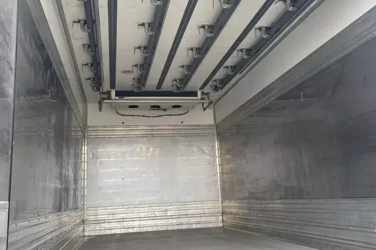 Mercedes ATEGO 1227 CHŁODNIA HAKOWA / HAKÓWKA zdjęcie 11