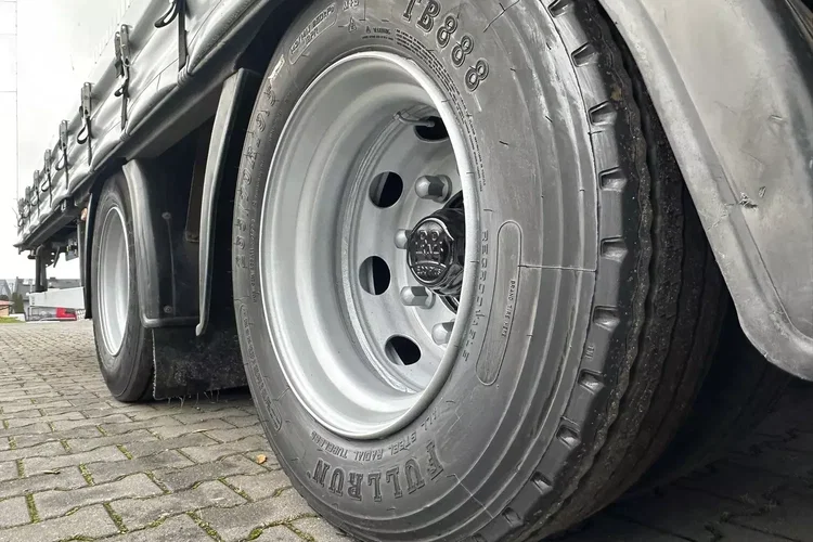 TRAILERS / PRZYCZEPA / PRZEJAZDOWA / 7.7 M / 2 OSIE / HALDEX / OCYNK zdjęcie 11