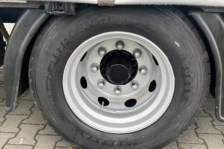 TRAILERS / PRZYCZEPA / PRZEJAZDOWA / 7.7 M / 2 OSIE / HALDEX / OCYNK zdjęcie 12