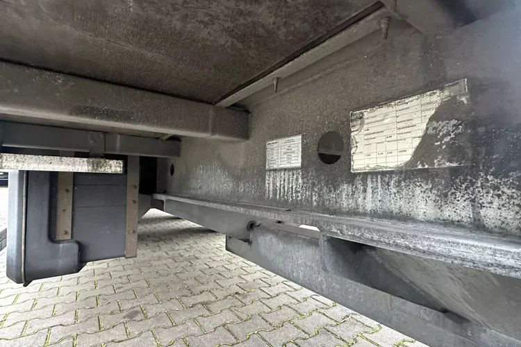 TRAILERS / PRZYCZEPA / PRZEJAZDOWA / 7.7 M / 2 OSIE / HALDEX / OCYNK zdjęcie 15