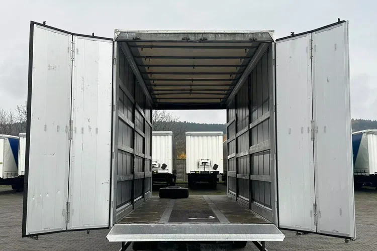 TRAILERS / PRZYCZEPA / PRZEJAZDOWA / 7.7 M / 2 OSIE / HALDEX / OCYNK zdjęcie 8