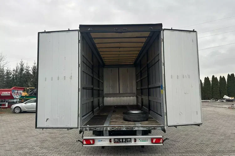 TRAILERS / PRZYCZEPA / PRZEJAZDOWA / 7.7 M / 2 OSIE / HALDEX / OCYNK zdjęcie 9