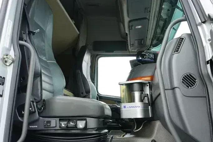 Volvo / FH / 520 / 8 X 2 / SKRZYNIOWY + HDS / PM 85 SP + JIB J 1204 / WYSIĘG 31.9 M zdjęcie 10