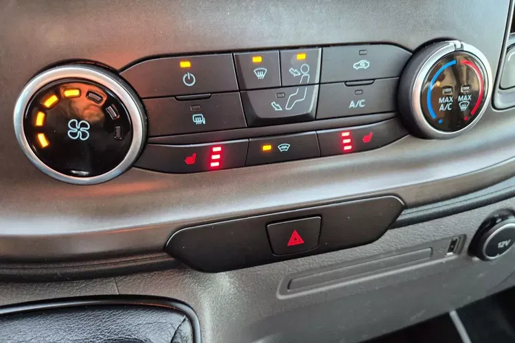 Ford transit Skrzynia 74999zł NETTO 2.0TdCi/170KM zdjęcie 21