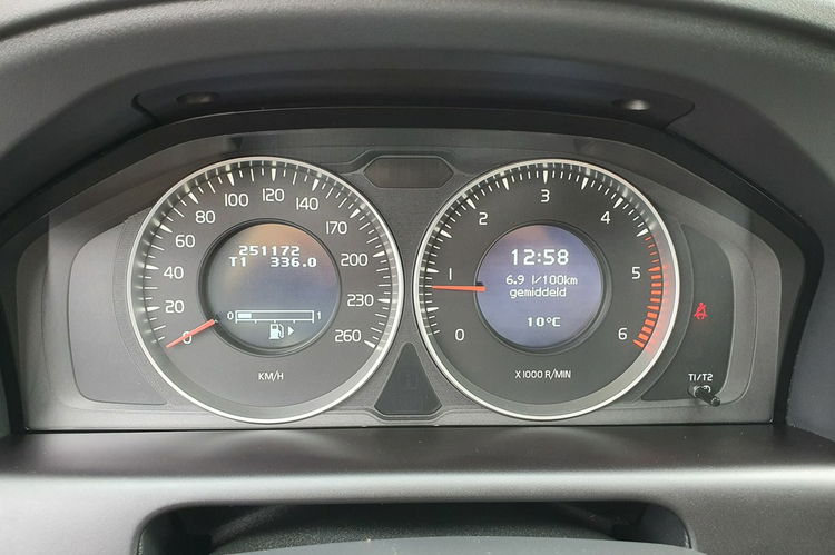 Volvo XC 60 2.0 R5 D3 # Kinetic # Manual # Serwis do Końca # zdjęcie 18