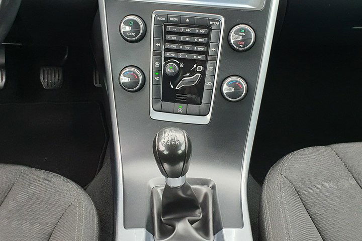 Volvo XC 60 2.0 R5 D3 # Kinetic # Manual # Serwis do Końca # zdjęcie 20