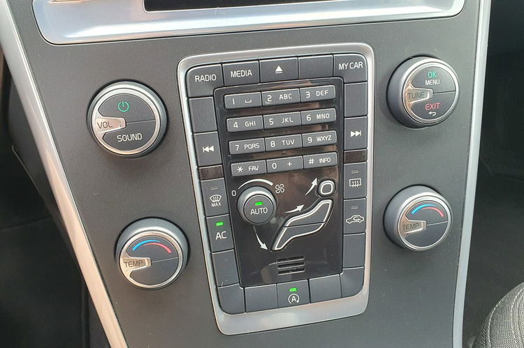 Volvo XC 60 2.0 R5 D3 # Kinetic # Manual # Serwis do Końca # zdjęcie 24