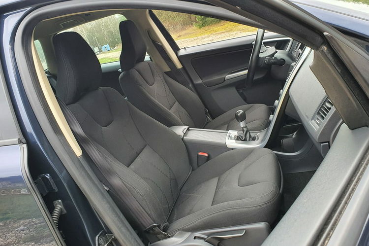 Volvo XC 60 2.0 R5 D3 # Kinetic # Manual # Serwis do Końca # zdjęcie 7