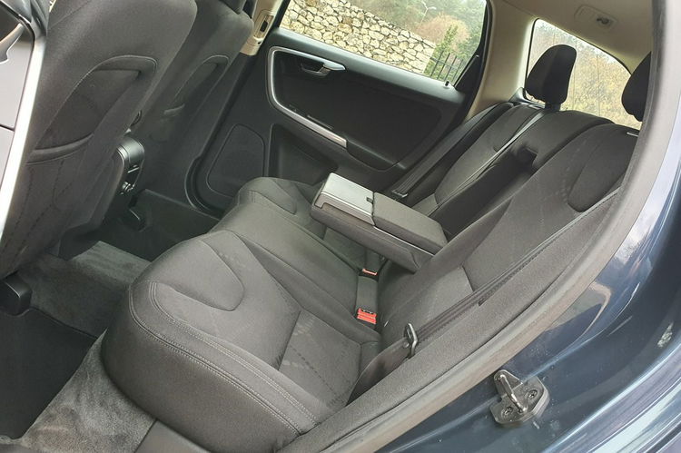 Volvo XC 60 2.0 R5 D3 # Kinetic # Manual # Serwis do Końca # zdjęcie 8