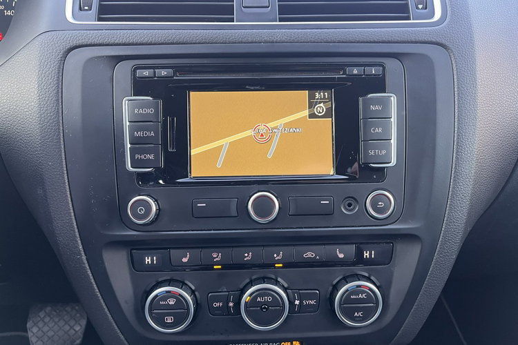 Volkswagen Jetta 1.4 Zarejestrowany Automat Climatronic Navi Grzane fotele Stan BDB zdjęcie 14