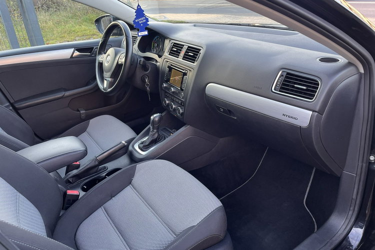 Volkswagen Jetta 1.4 Zarejestrowany Automat Climatronic Navi Grzane fotele Stan BDB zdjęcie 20
