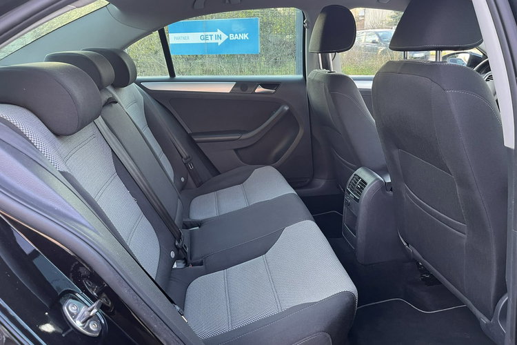 Volkswagen Jetta 1.4 Zarejestrowany Automat Climatronic Navi Grzane fotele Stan BDB zdjęcie 23