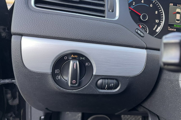 Volkswagen Jetta 1.4 Zarejestrowany Automat Climatronic Navi Grzane fotele Stan BDB zdjęcie 28