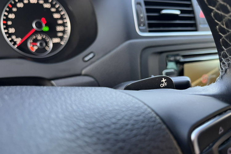 Volkswagen Jetta 1.4 Zarejestrowany Automat Climatronic Navi Grzane fotele Stan BDB zdjęcie 29