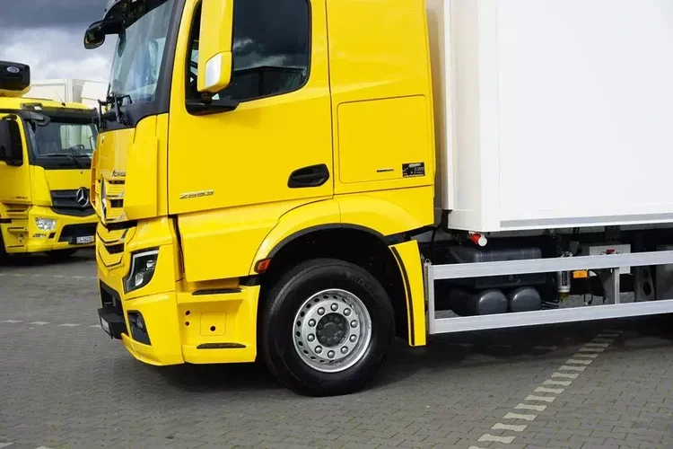 Mercedes ACTROS / 2853 / ACC / E 6 / MP 5 / CHŁODNIA + WINDA / 18 PALET / OŚ SKRĘTNA zdjęcie 18