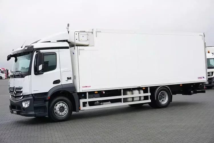 Mercedes ANTOS / 1830 / EURO 6 / CHŁODNIA + WINDA / 18 PALET zdjęcie 3