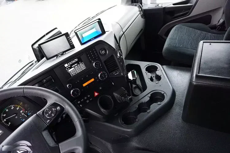 Mercedes ANTOS / 1830 / EURO 6 / CHŁODNIA + WINDA / 18 PALET zdjęcie 9