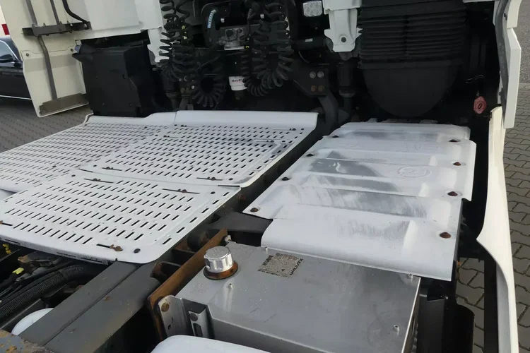 DAF XF 106.460 / EURO 6 / AUTOMAT / PEŁNY ADR / HYDRAULIKA DO CYSTERNY / zdjęcie 13