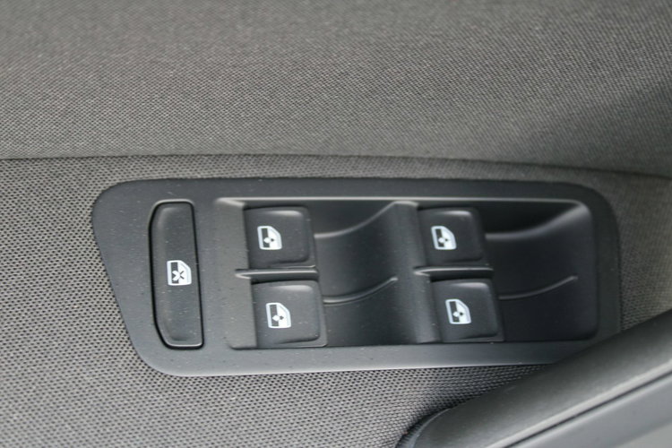 Volkswagen Golf Comfortline A netto 40 126 PLN Gwarancja Auto-Hold zdjęcie 17