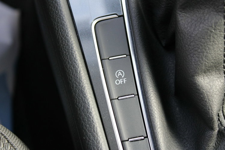 Volkswagen Golf Comfortline A netto 40 126 PLN Gwarancja Auto-Hold zdjęcie 22