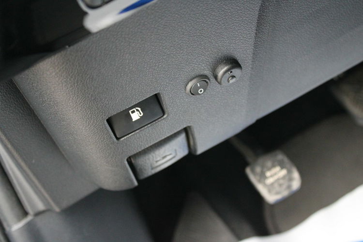 Toyota Prius 1.8 Hybrid 122 Km Comfort E-Cvt Gwarancja zdjęcie 17