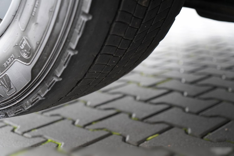 Volvo FH 460 / 6x2 / FIRANKA- 7.7 m / DACH PODNOSZONY / I-SAVE / KLIMA POSTOJOWA / OŚ PODNOSZONA SKRĘTNA / zdjęcie 20