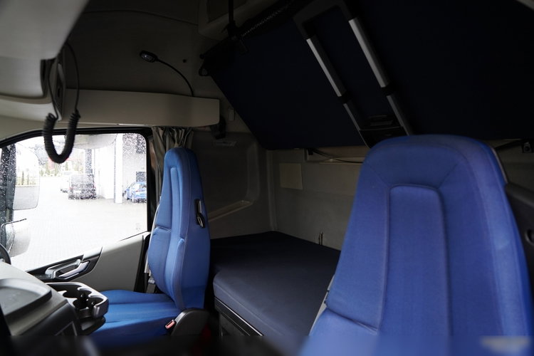 Volvo FH 460 / 6x2 / FIRANKA- 7.7 m / DACH PODNOSZONY / I-SAVE / KLIMA POSTOJOWA / OŚ PODNOSZONA SKRĘTNA / zdjęcie 32