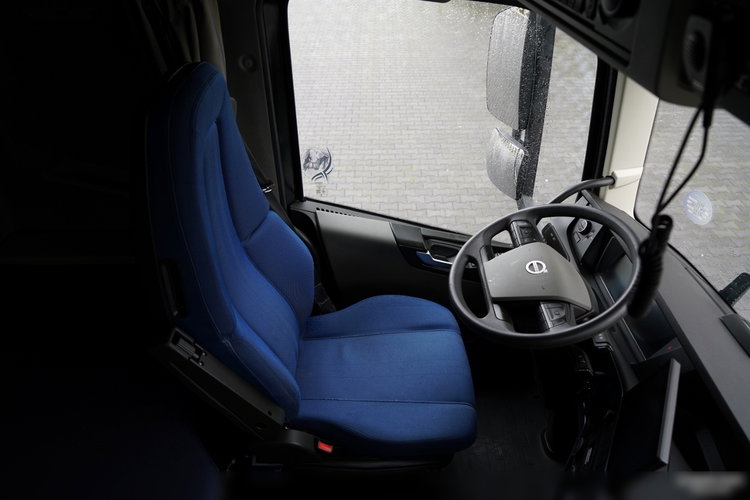 Volvo FH 460 / 6x2 / FIRANKA- 7.7 m / DACH PODNOSZONY / I-SAVE / KLIMA POSTOJOWA / OŚ PODNOSZONA SKRĘTNA / zdjęcie 34