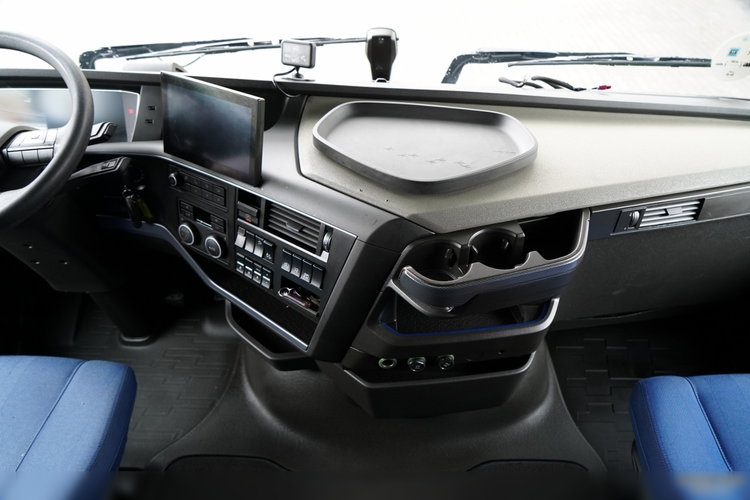 Volvo FH 460 / 6x2 / FIRANKA- 7.7 m / DACH PODNOSZONY / I-SAVE / KLIMA POSTOJOWA / OŚ PODNOSZONA SKRĘTNA / zdjęcie 38