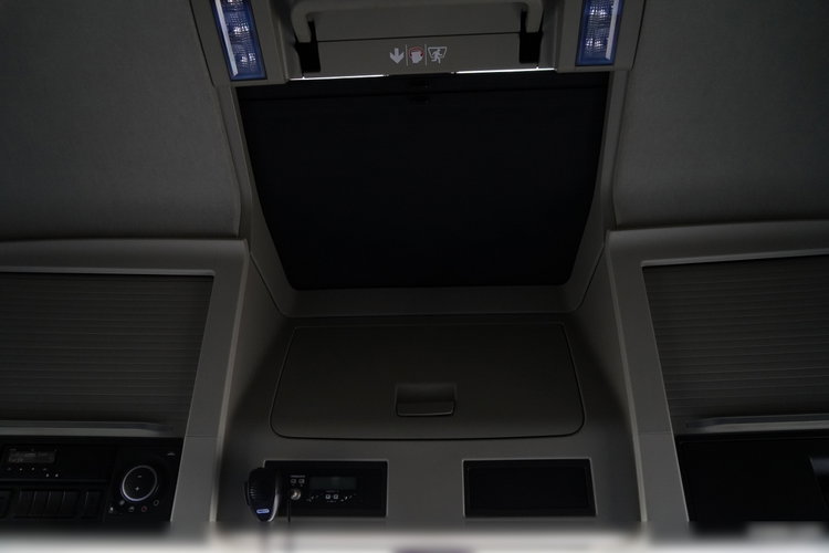 Volvo FH 460 / 6x2 / FIRANKA- 7.7 m / DACH PODNOSZONY / I-SAVE / KLIMA POSTOJOWA / OŚ PODNOSZONA SKRĘTNA / zdjęcie 41