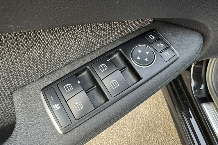 Mercedes E 200 Klimatronic 2-stref, Avantgarde, Skóra, Podgrz. fotele zdjęcie 15