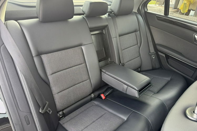 Mercedes E 200 Klimatronic 2-stref, Avantgarde, Skóra, Podgrz. fotele zdjęcie 26
