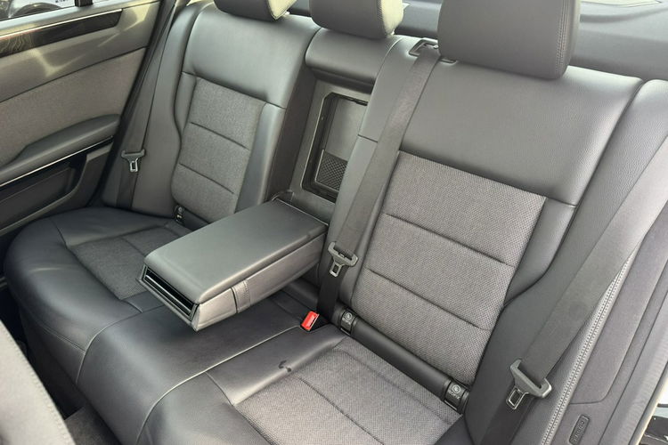 Mercedes E 200 Klimatronic 2-stref, Avantgarde, Skóra, Podgrz. fotele zdjęcie 27