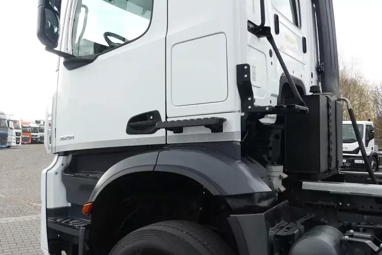 Mercedes AROCS 3251 8x4 / HAKOWIEC PALFINGER / EURO 6 / MANUAL / zdjęcie 16