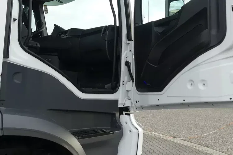 Mercedes AROCS 3251 8x4 / HAKOWIEC PALFINGER / EURO 6 / MANUAL / zdjęcie 23