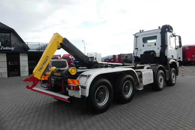 Mercedes AROCS 3251 8x4 / HAKOWIEC PALFINGER / EURO 6 / MANUAL / zdjęcie 4