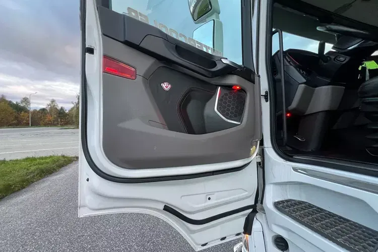 Scania R650 z Niemiec bez EGR tylko SCR pełne wyposażenie FULL AIR V8 zdjęcie 27