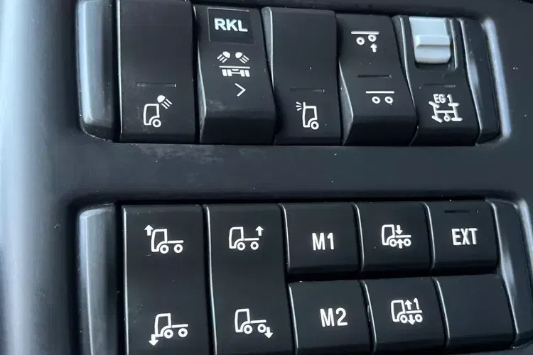 Scania R650 z Niemiec bez EGR tylko SCR pełne wyposażenie FULL AIR V8 zdjęcie 33