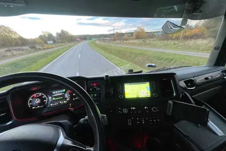 Scania R650 z Niemiec bez EGR tylko SCR pełne wyposażenie FULL AIR V8 zdjęcie 35