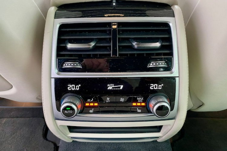 BMW 750 SALON PL / X-Drive / VOLL / 400 KM / M PAKIET / HEAD UP zdjęcie 14